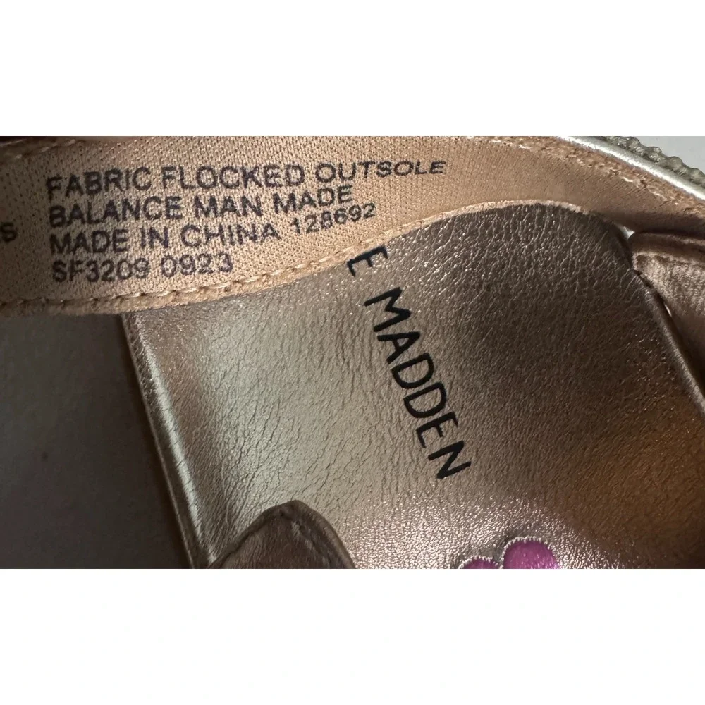 Steve Madden Girls 4 Mona Flat Sandal Rhinestone Embellishments Vacation Cute